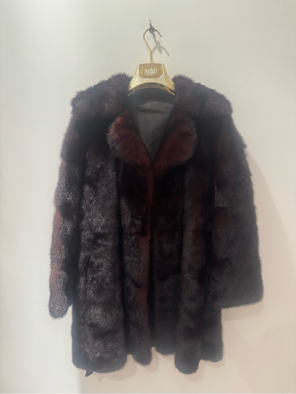 VINTAGE 1960s. Authentic Black mink. Size M/10.